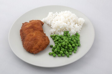 chicken breast breaded with white rice and green peas side