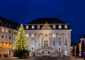 Fototapeta na wymiar Bonn – Altes Rathaus mit Christbaum zur Weihnachtszeit
