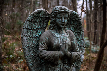 Fototapeta na wymiar stone angel statue