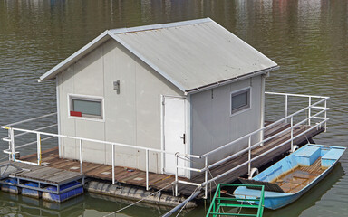 Fototapeta na wymiar Floating house river