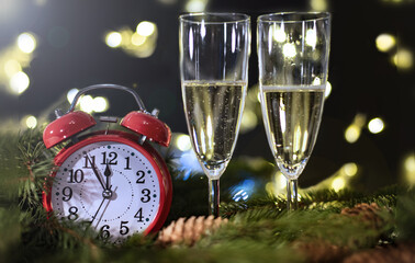 Champagne under the new year tree