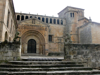 Fototapeta premium Collegiate church of Santa Juliana in Santillana del Mar, Spain