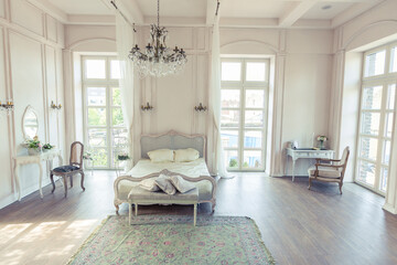 Fototapeta na wymiar beautiful white bright clean interior bedroom in luxurious baroque style.