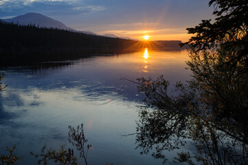 Obraz premium Evening at Teslin River, Yukon, Canada