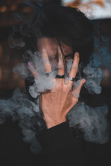 Humo en mano