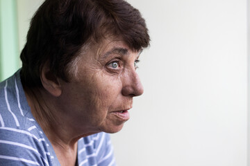 Obraz premium Portrait of a happy senior woman, smiling and looking ahead