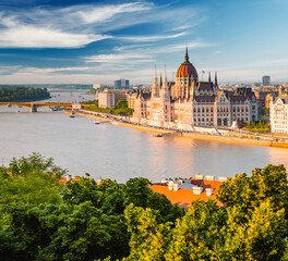 Naklejka premium Awesome top view of the Hungarian Parliament on the Danube river at sunny day.