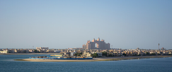 Naklejka premium Blick über Jumeirah Palm Island mit seinen Gebäuden
