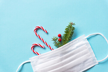 Measures against infectious diseases in winter. Christmas decorations and fir branches and a mask. 冬の感染症対策。クリスマスの飾りとモミの枝とマスク