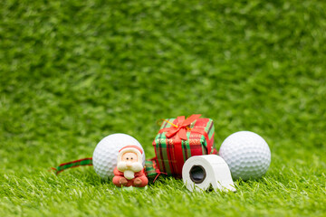 Naklejka premium Golf Christmas Quarantine Holiday with Santa Claus and toilet tissue paper on green grass