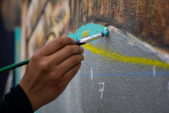 Pintando un mural