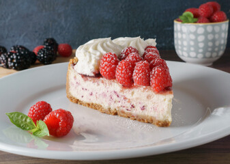 cheesecake with berries