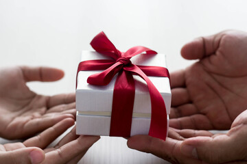 Photos of gift giving, ideas of gift giving on the big day Or festivals.