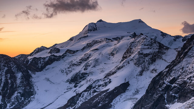 Sonnenaufgang &uuml;ber Zufallspitze & Cevedale von Hintergrat