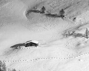 Berghütte in Schnee