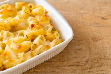 American mac and cheese, macaroni pasta in cheesy sauce