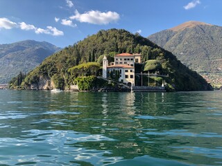 house on the lake of como