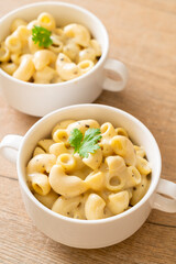 macaroni and cheese with herbs