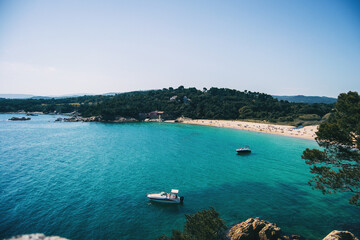Obraz premium Seascape of a sand beach with some bathers