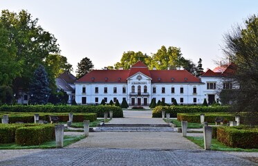 Fototapeta na wymiar Schloss Széchenyi in Nagycenk, Ungarn
