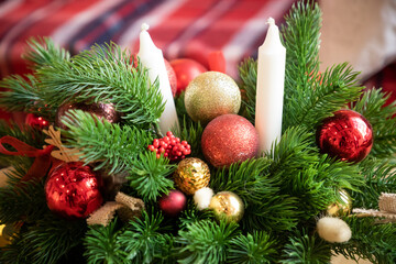 Close up pictures of the Christmas tree with ornaments