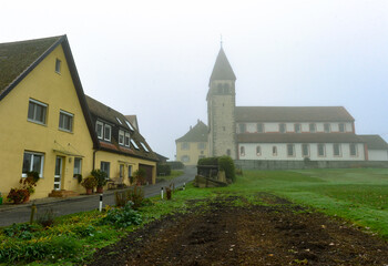 Fototapeta na wymiar St. Peter und Paul (Insel Reichenau-Niederzell)