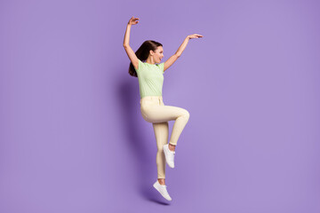 Obraz premium Full length body size profile side view of nice-looking attractive cheerful funky girl jumping dancing modern move having fun isolated bright vivid shine vibrant lilac violet color background