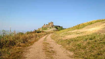 Dirt road leading to the fortress