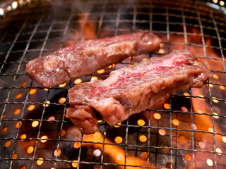 ロースターで焼くジューシーな高級焼肉黒毛和牛　神戸牛但馬牛【特上バラ】