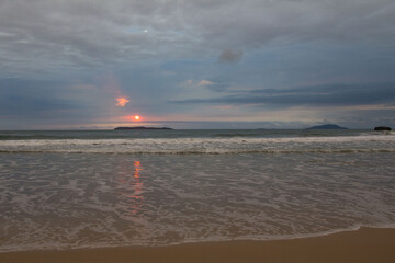 Amanhecer na praia de Quatro Ilhas