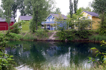 Obraz premium Holzhaus am See, Deutschland, Sachsen, Leipzig, Kulkwitzer See