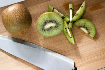 kiwi wedges and whole kiwi