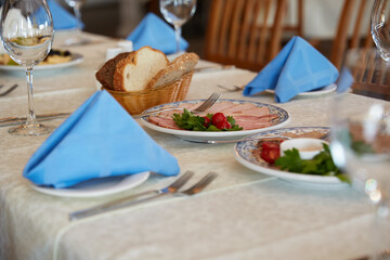 set table in the restaurant