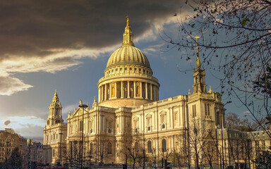 London England,  saint Paul's cathedral impressive dome under dramatic sky - obrazy, fototapety, plakaty
