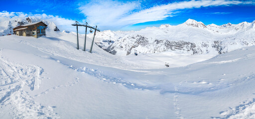 Fototapeta na wymiar Cable car in ski resort Ski Arlberg 