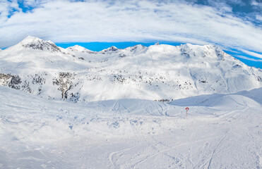 Fototapeta na wymiar ski slope in Ski Arlberg, Austria
