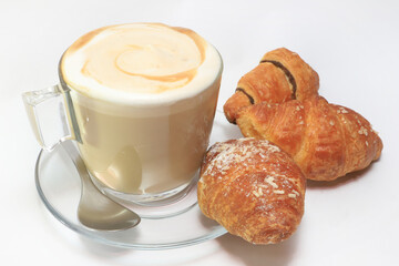 TAZZA DI CAPPUCCINO E BRIOCHES