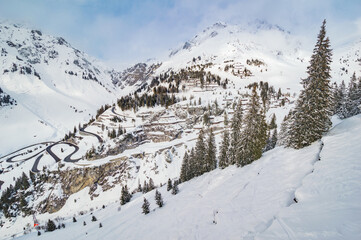 Fototapeta na wymiar Ski slope in ski area Arlberg