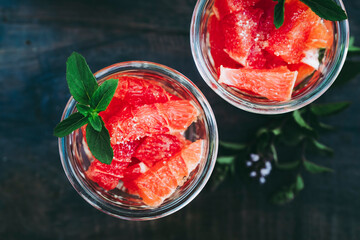 Salade de fruits frais pamplemousse sucré et menthe fraîche