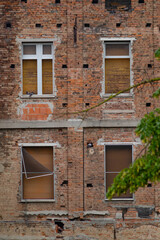 Fototapeta na wymiar the old windows of the town