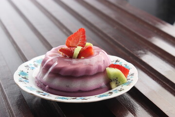yummy delicious strawberry kiwi pudding 