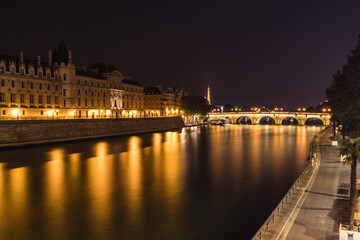 Fototapeta na wymiar The Seine River, Pont Neuf and Quai de l'Horloge in the night, Paris
