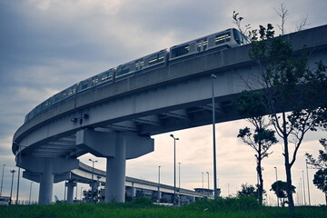 神戸ポートアイランドを走る自動運転列車「ポートライナー」