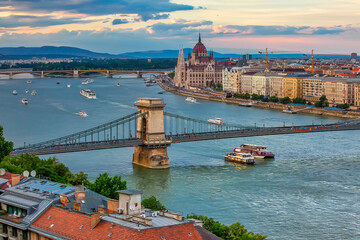 Colorful evening view of Parliament and Chain Bridge in Pest city. Splendid spring cityscape of Budapest, Hungary, Europe.