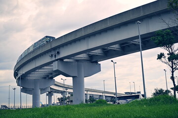 神戸ポートアイランドを走る自動運転列車「ポートライナー」