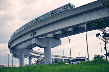 神戸ポートアイランドを走る自動運転列車「ポートライナー」