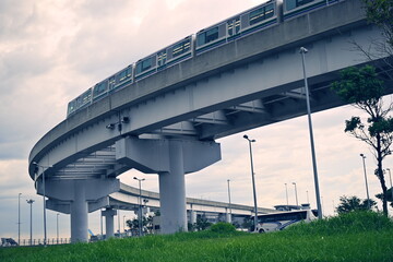 神戸ポートアイランドを走る自動運転列車「ポートライナー」