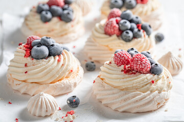 Crunchy mini Pavlova cake made of frozen berries and mascarpone