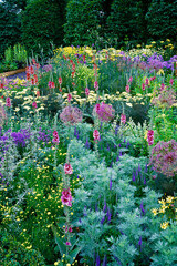 Panele Szklane  Atrakcyjny i kolorowy kwiatowy Organic Cottage ogród