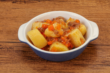 Roasted potato and beef with sauce